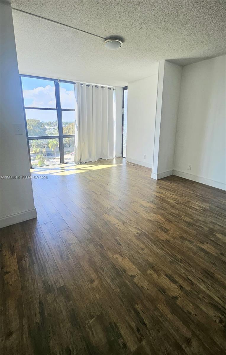 1000 Parkview Dr 605 Property Photo 10