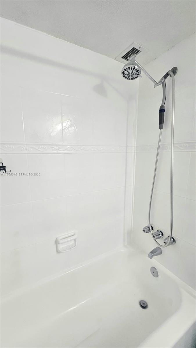 1000 Parkview Dr 605 Property Photo 16