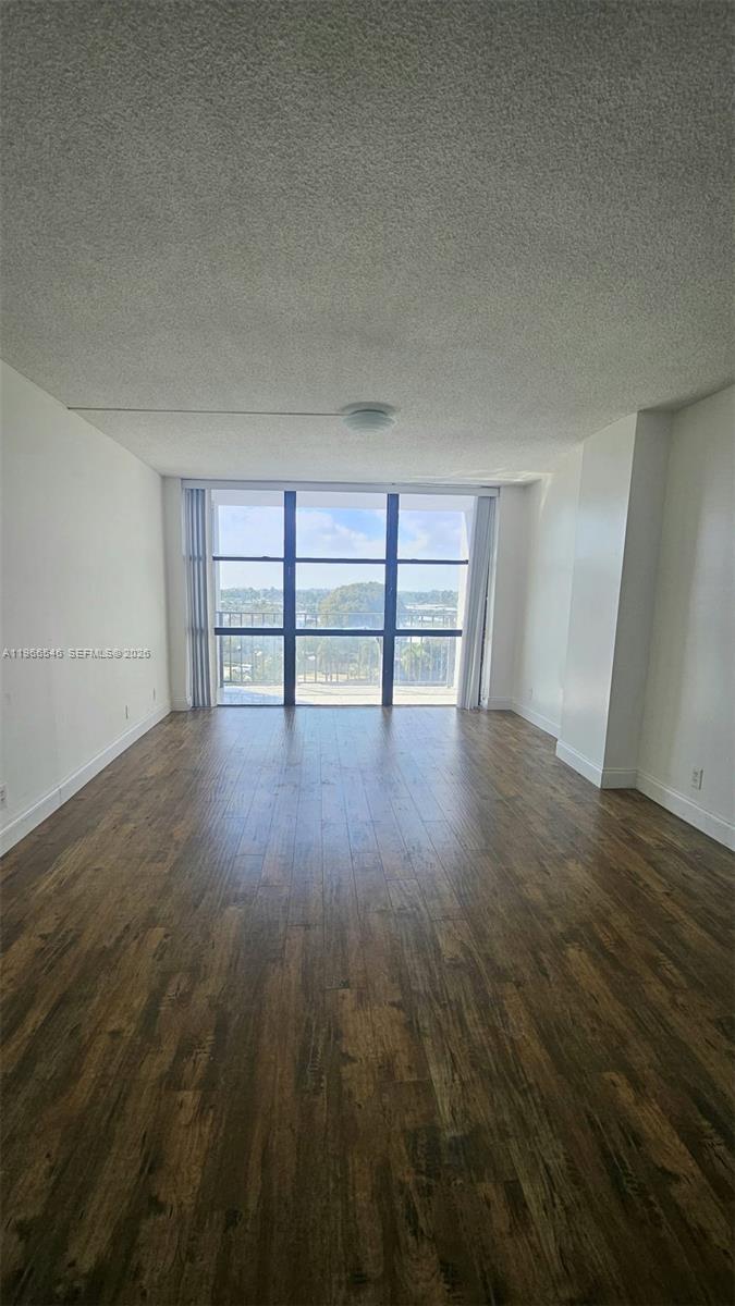 1000 Parkview Dr 605 Property Photo 17
