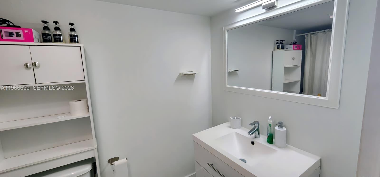 555 Ne 15th St 516 Property Photo 5