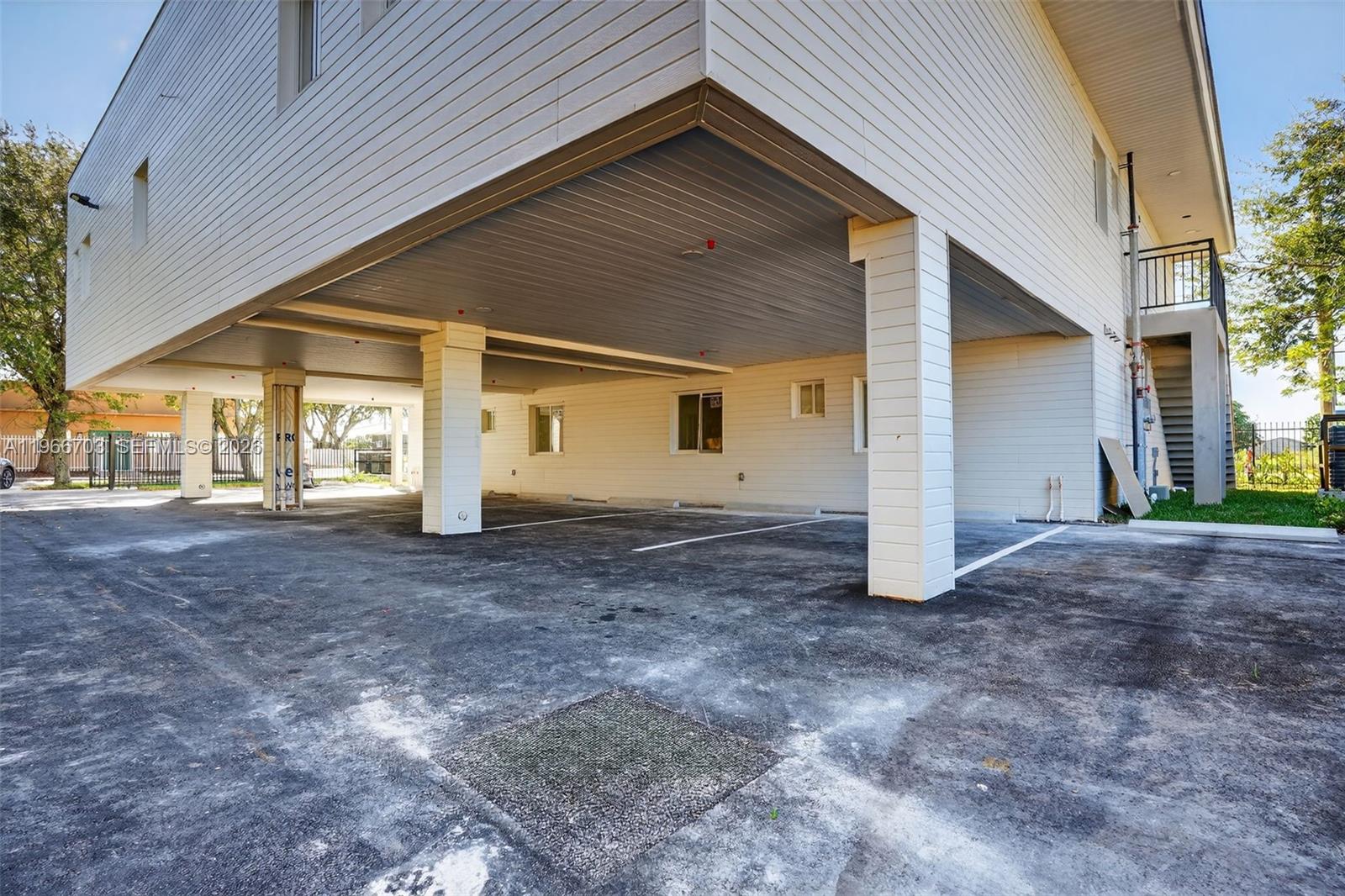 1515 N Redland Rd Property Photo 15