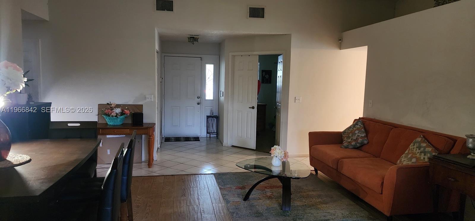 2562 Se 7th Ct Property Photo 2
