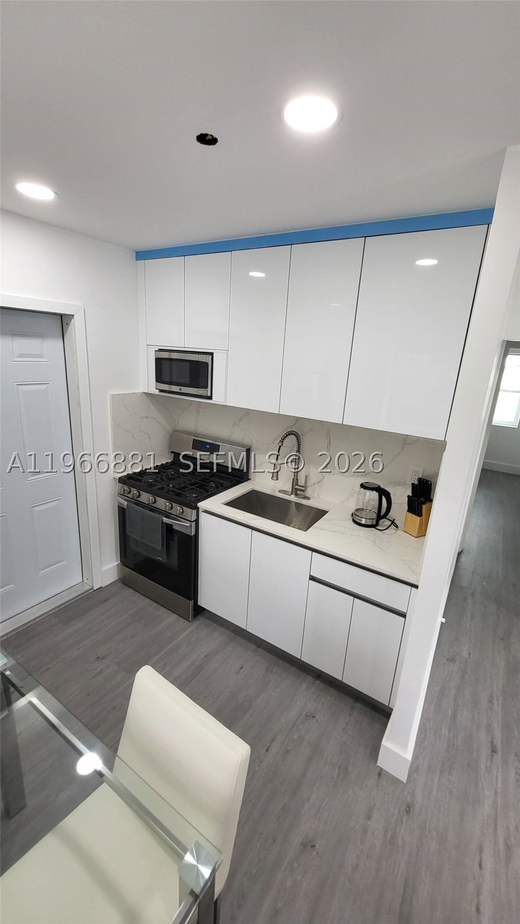 821 Ne 6th St 1 Property Photo 6