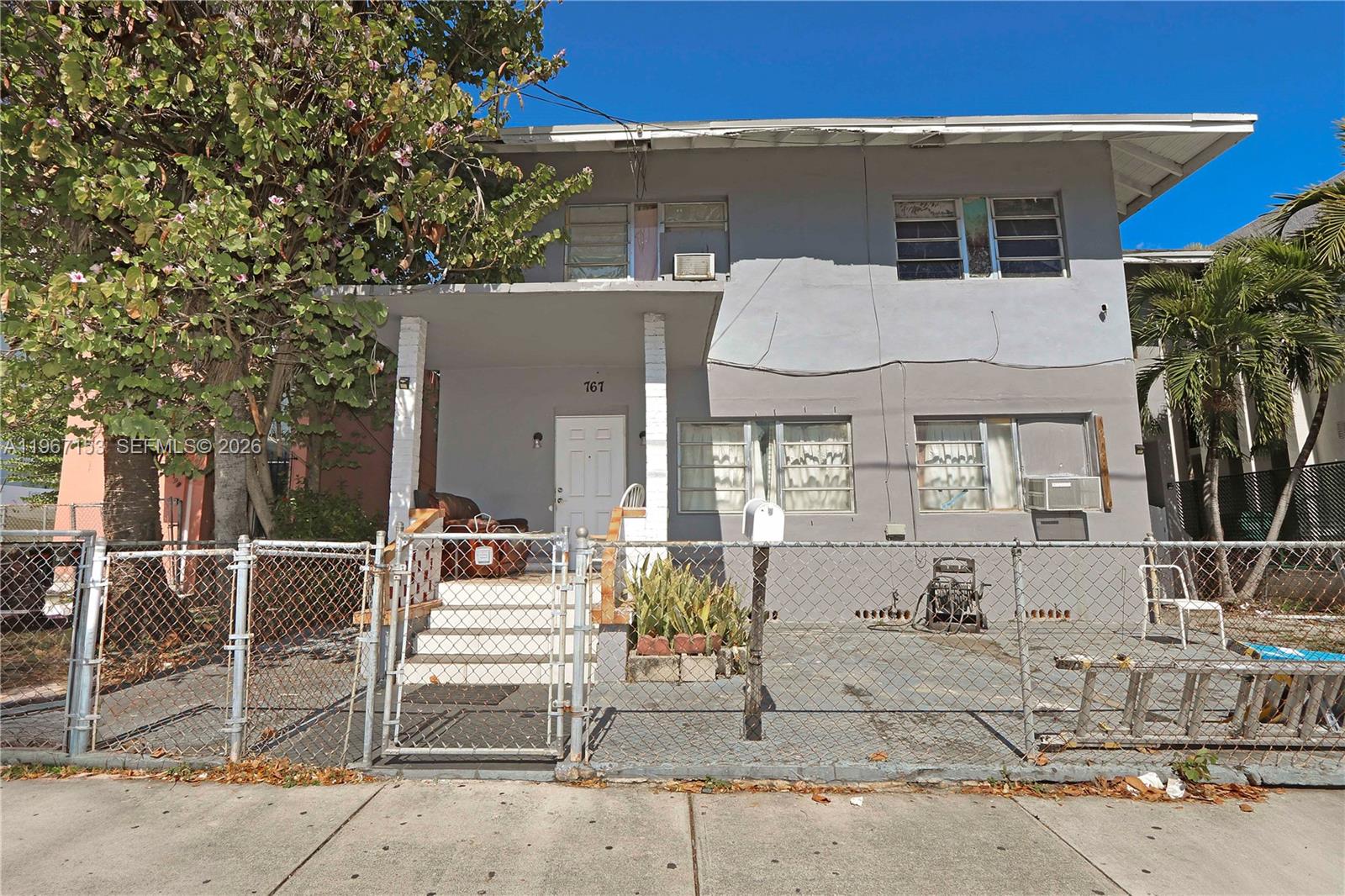 767 SW 2nd St Property Photo 1