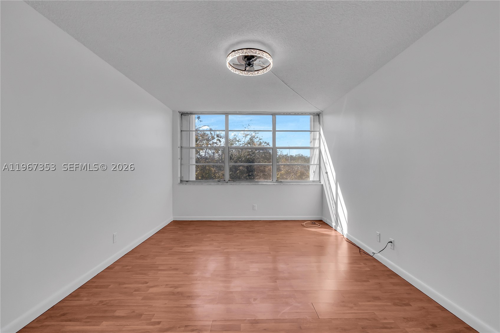 2781 Taft St 303 Property Photo 6