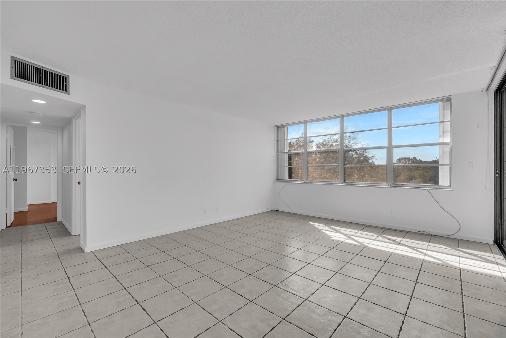 2781 Taft St 303 Property Photo 8