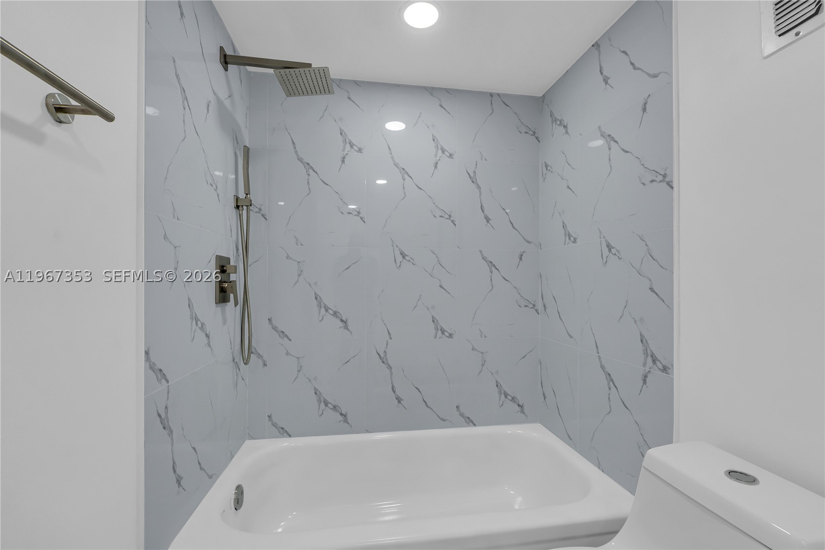 2781 Taft St 303 Property Photo 16