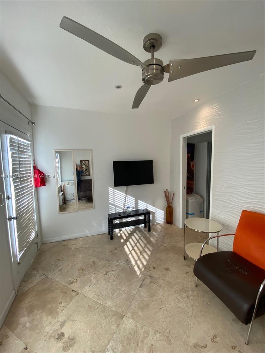 A11967358 Property Photo 3