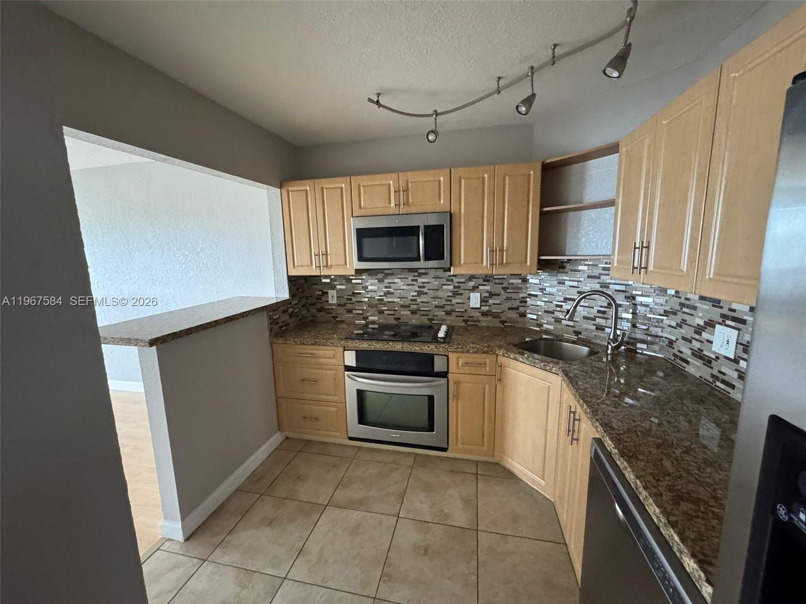 3301 Spanish Moss Ter 604 Property Photo 4