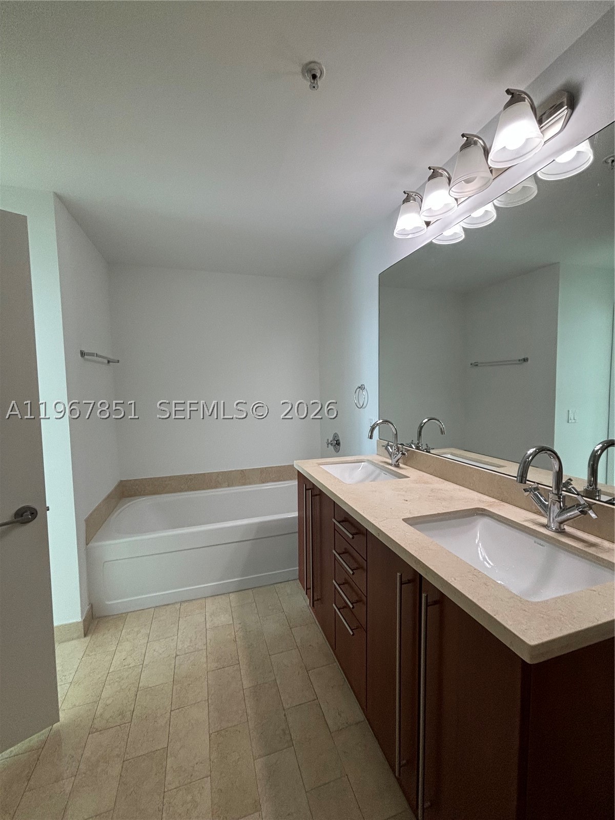 79 Sw 12th St 2703-s Property Photo 20