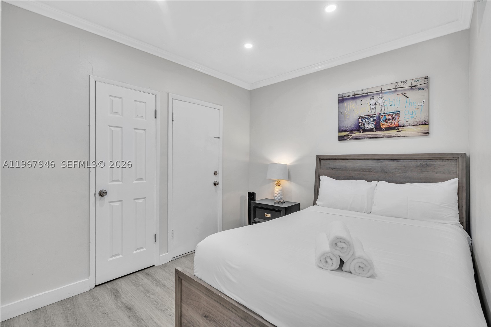 10004 E Bay Harbor Dr 8 Property Photo 14