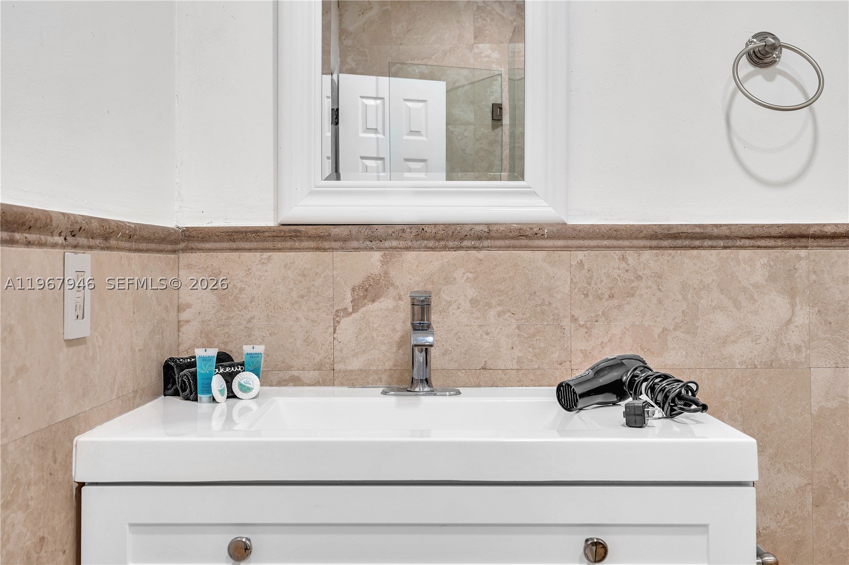 10004 E Bay Harbor Dr 8 Property Photo 25