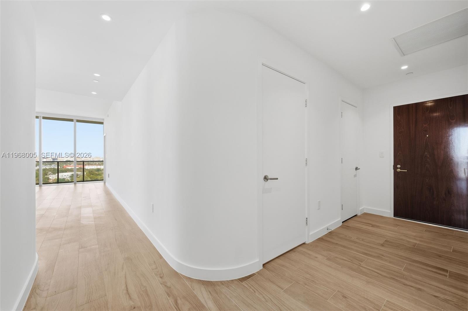2678 Tigertail Ave 1501 Property Photo 3