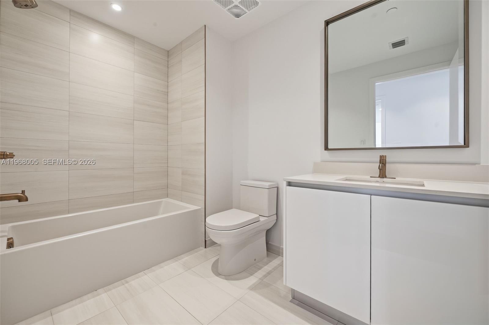 2678 Tigertail Ave 1501 Property Photo 25