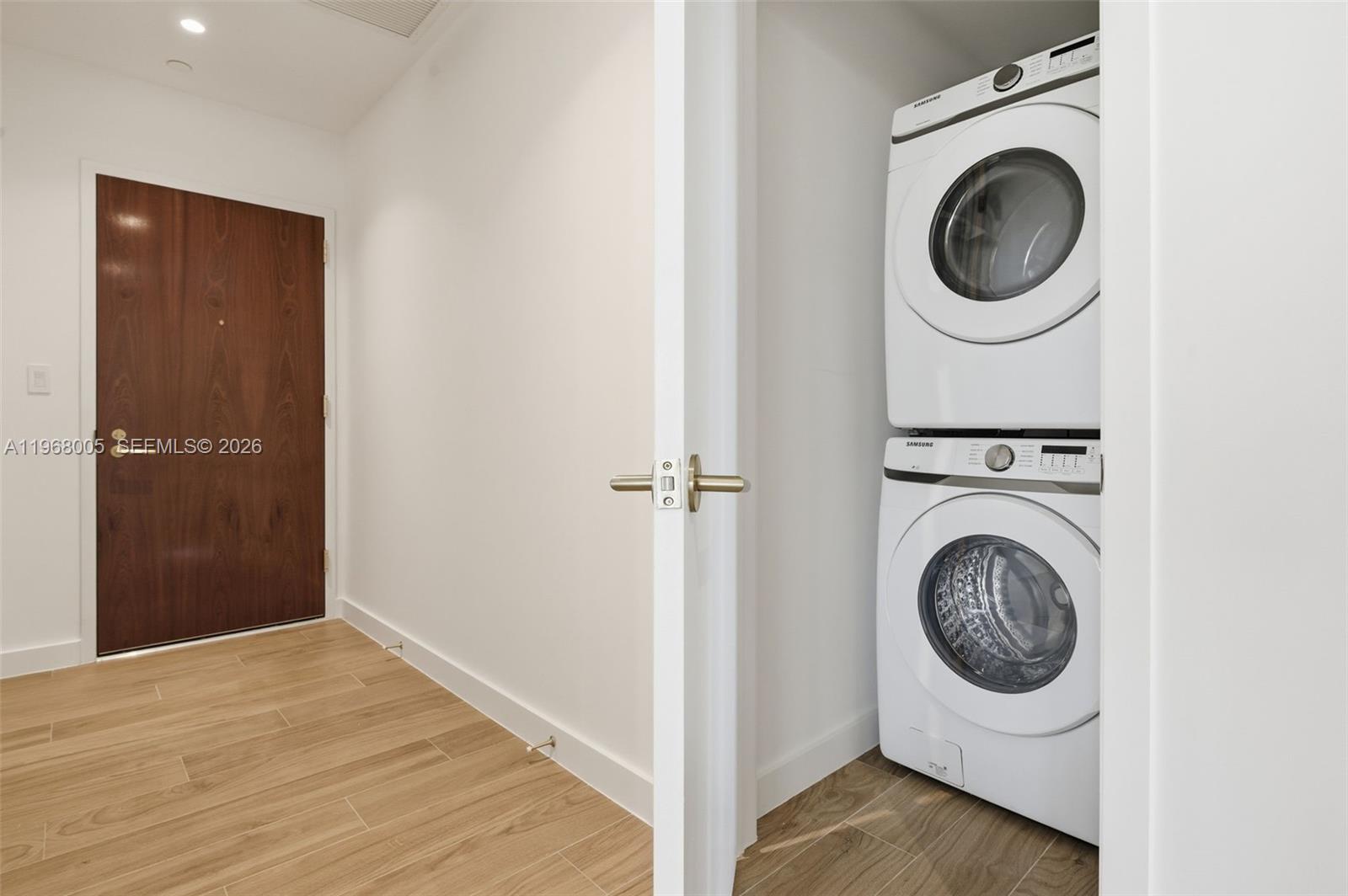2678 Tigertail Ave 1501 Property Photo 26