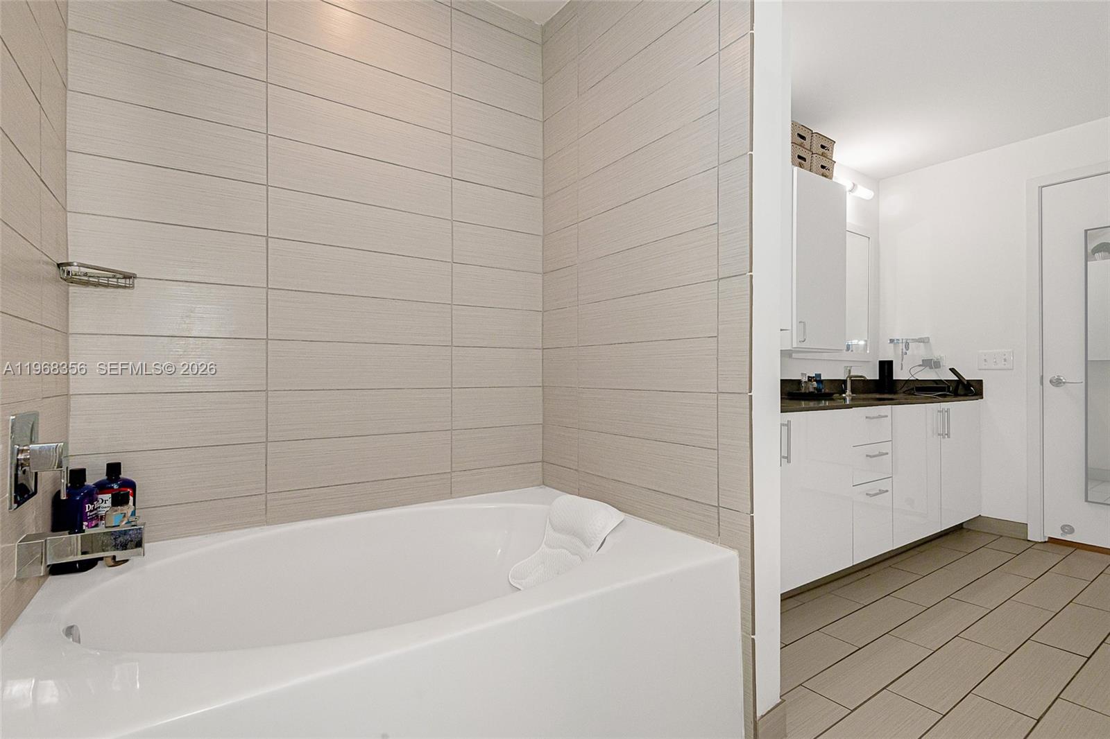 999 Sw 1st Ave 3215 Property Photo 22