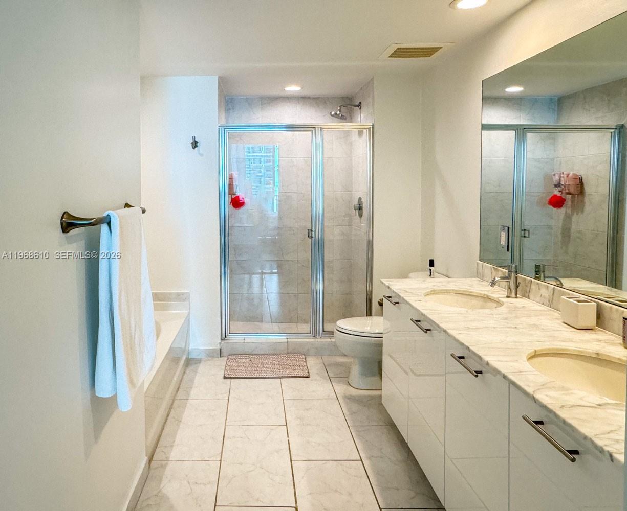950 Brickell Bay Dr 1504 Property Photo 11