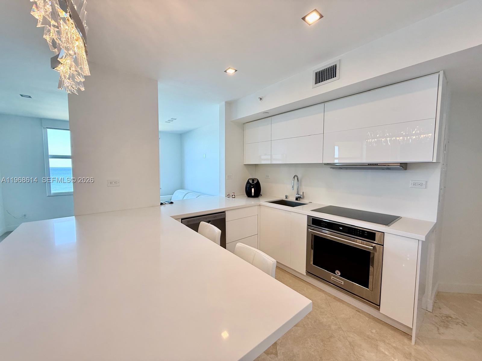 2100 N Ocean Blvd 12d Property Photo 13