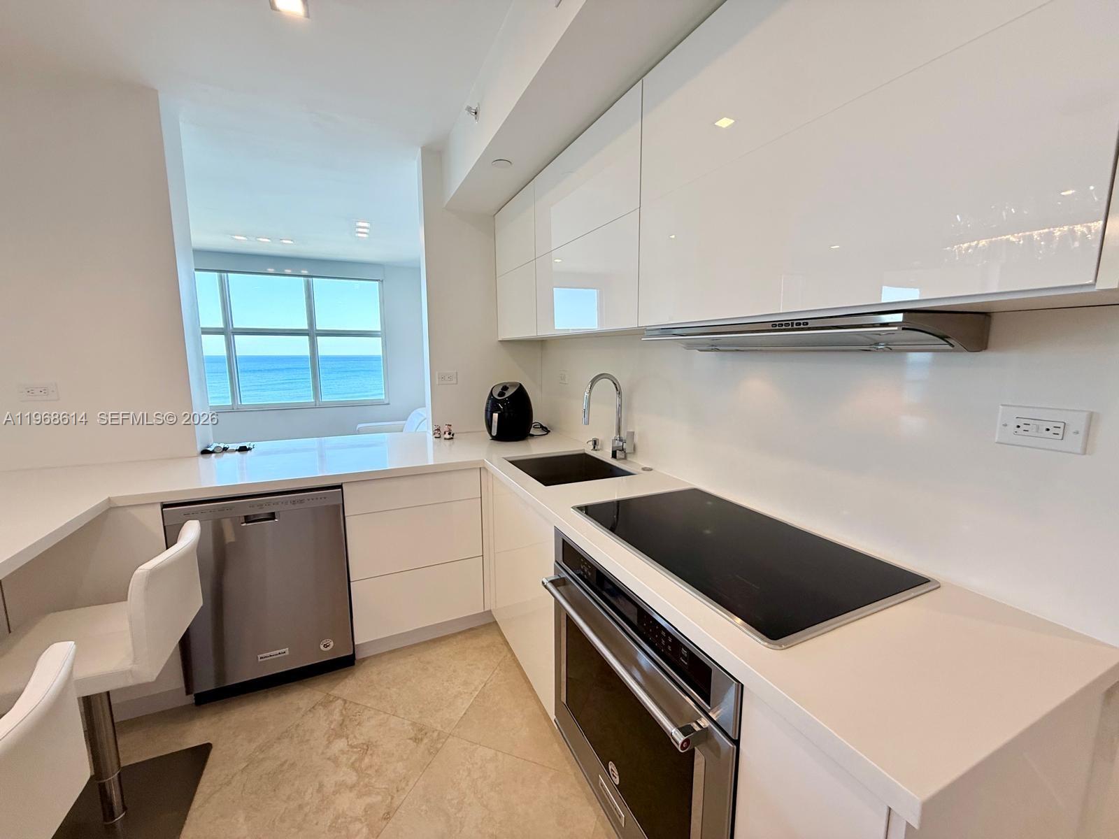 2100 N Ocean Blvd 12d Property Photo 15