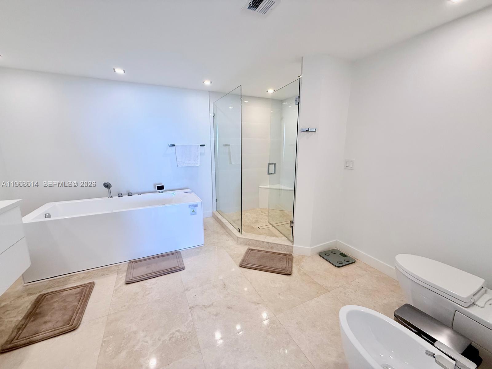 2100 N Ocean Blvd 12d Property Photo 17