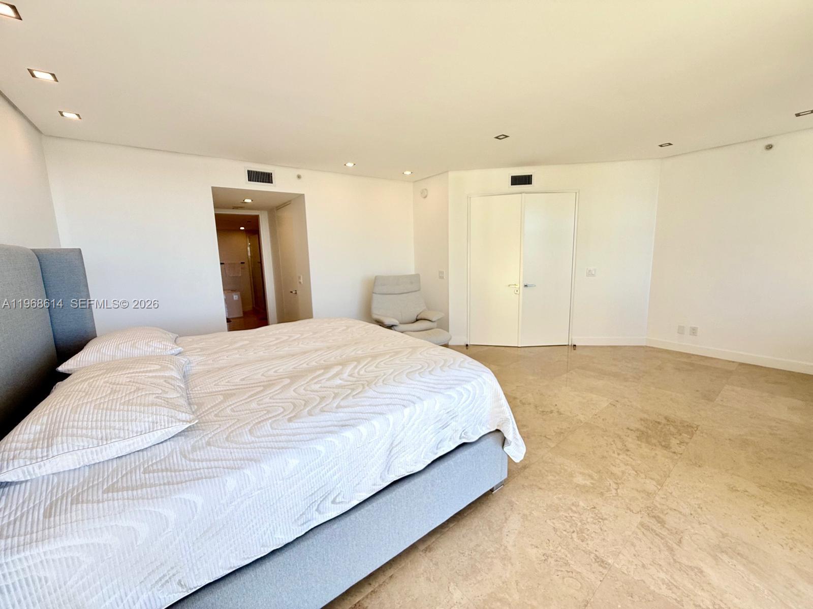 2100 N Ocean Blvd 12d Property Photo 27