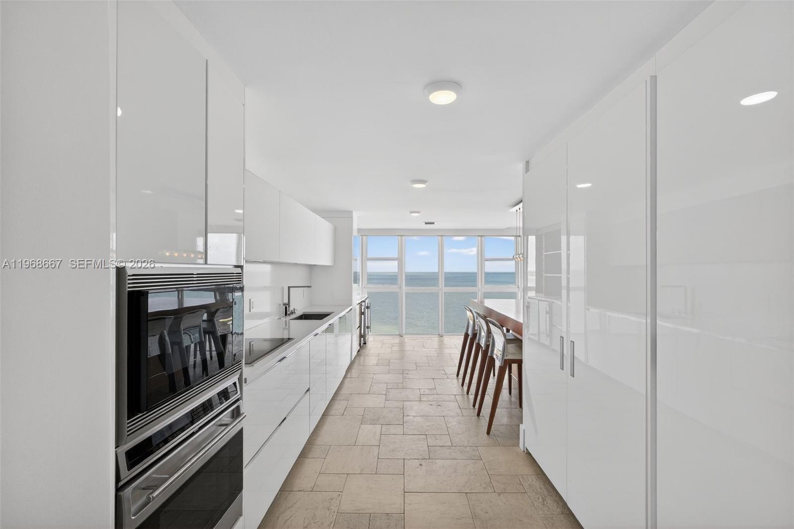600 Grapetree Dr 11bn Property Photo 13