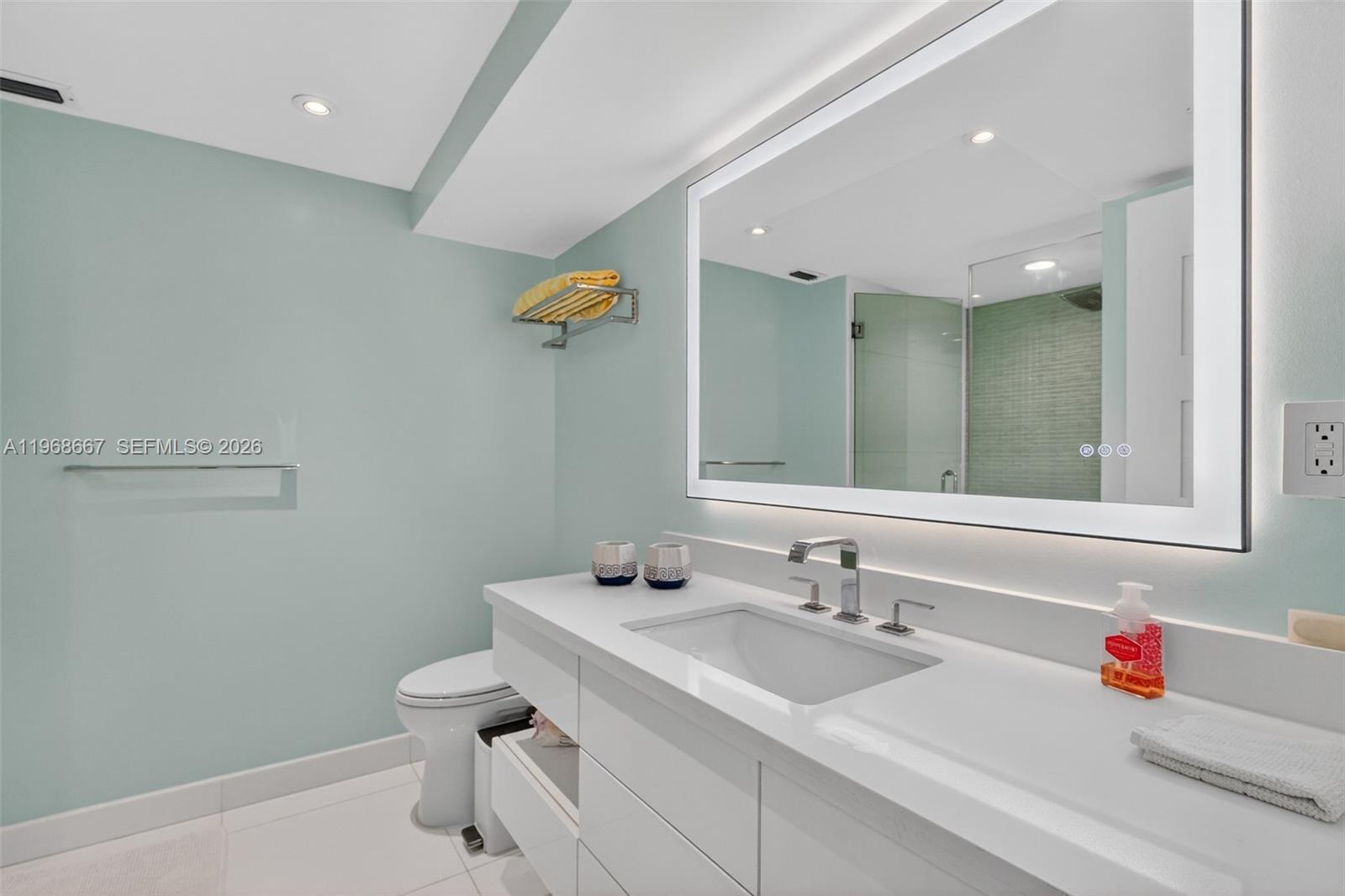 600 Grapetree Dr 11bn Property Photo 21