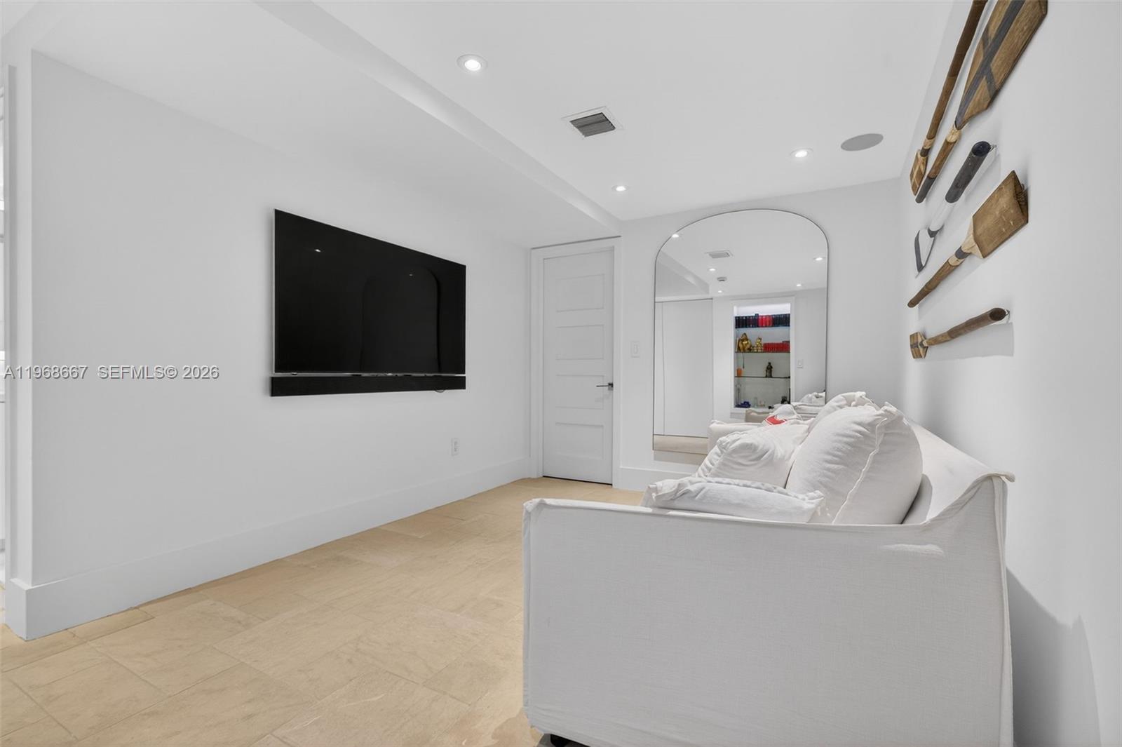 600 Grapetree Dr 11bn Property Photo 23