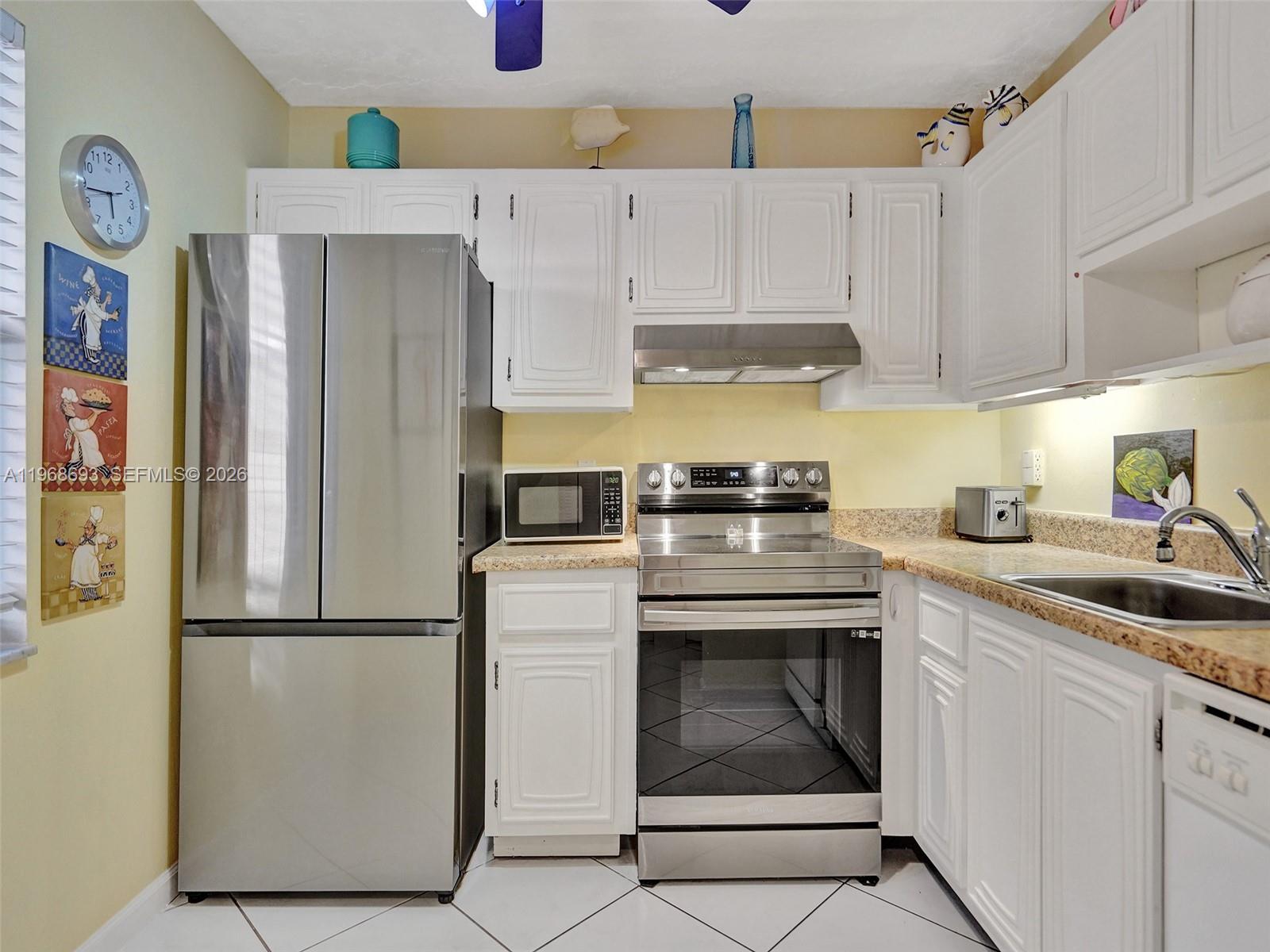 2861 Somerset Dr 211 Property Photo 1
