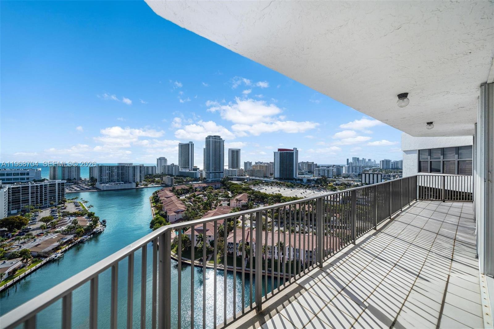 300 Three Islands Blvd Ph4a Property Photo 23