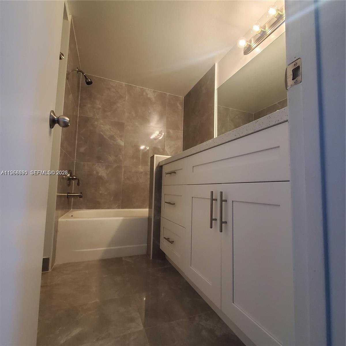 929 Hamilton Dr 929f Property Photo 7