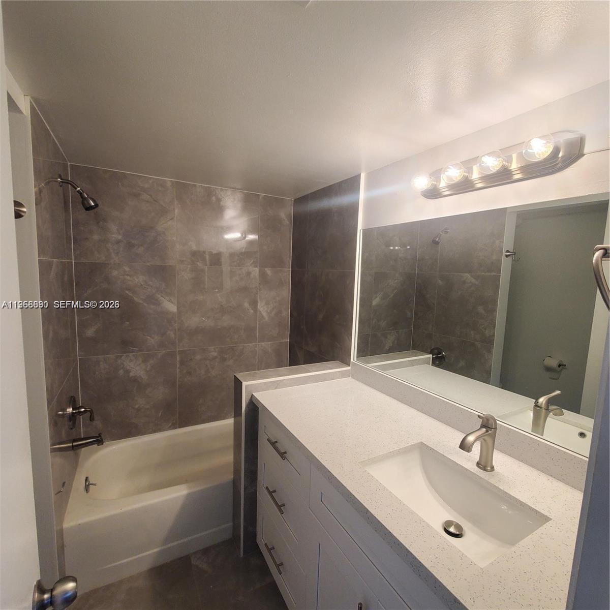 929 Hamilton Dr 929f Property Photo 8