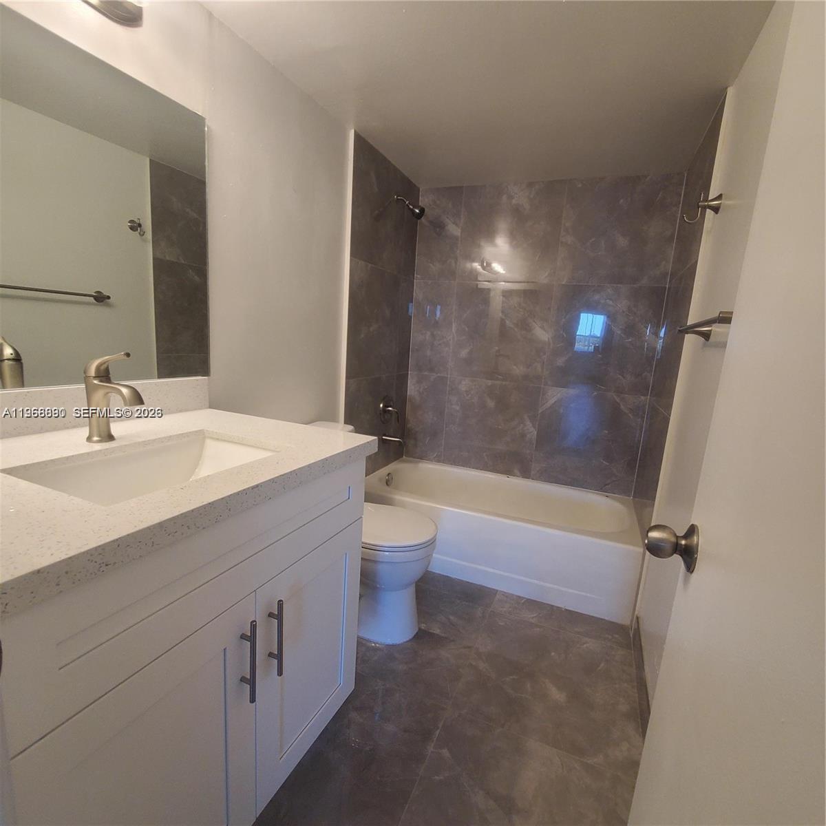 929 Hamilton Dr 929f Property Photo 12