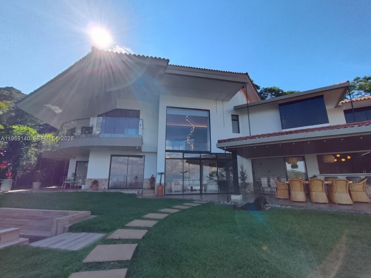 Via Dapa Km1 Property Photo 1