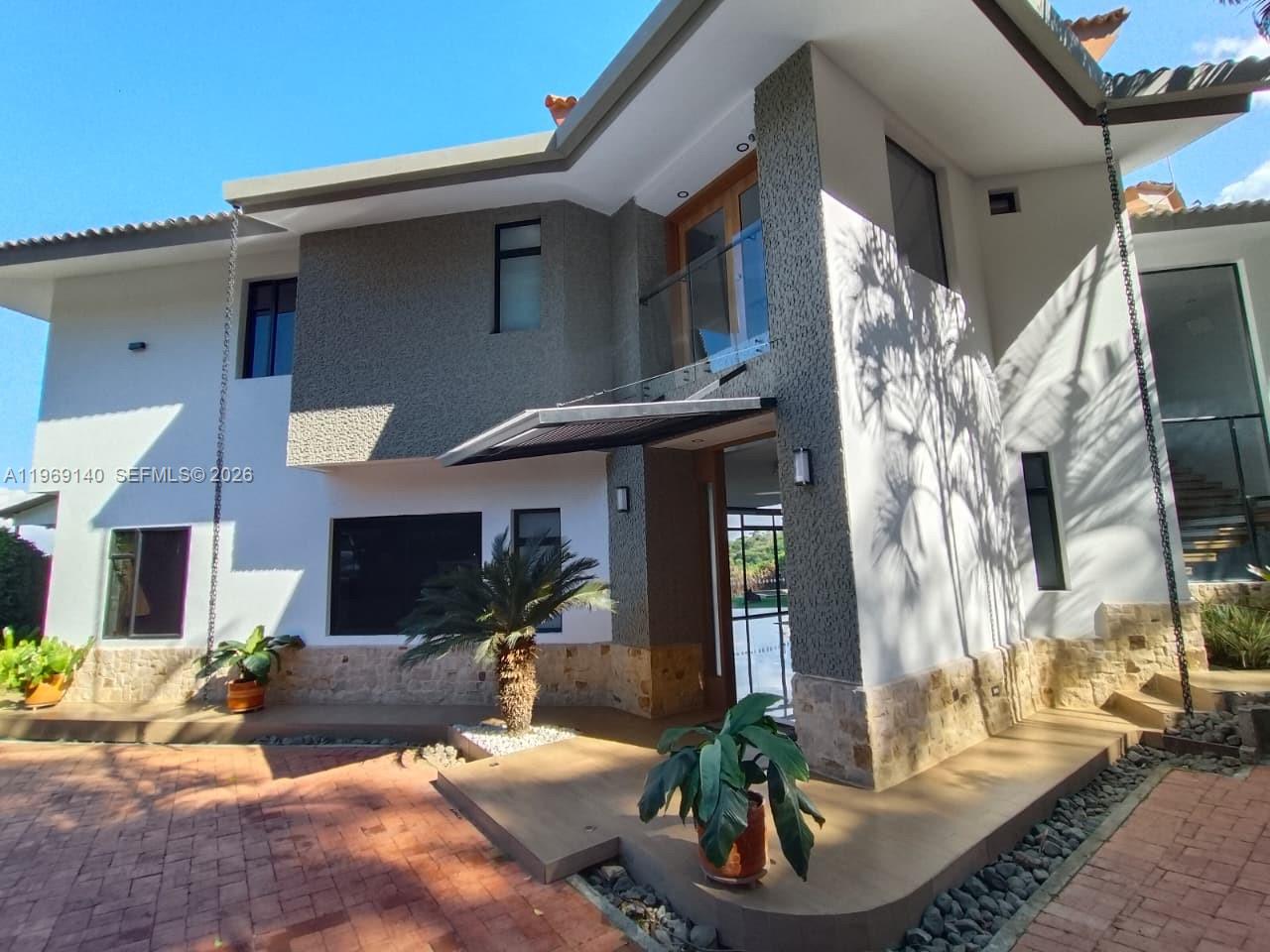Via Dapa Km1 Property Photo 3