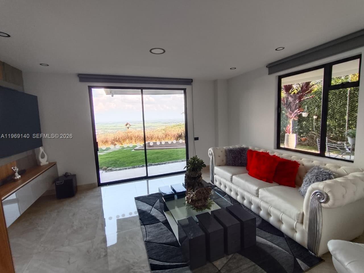Via Dapa Km1 Property Photo 6