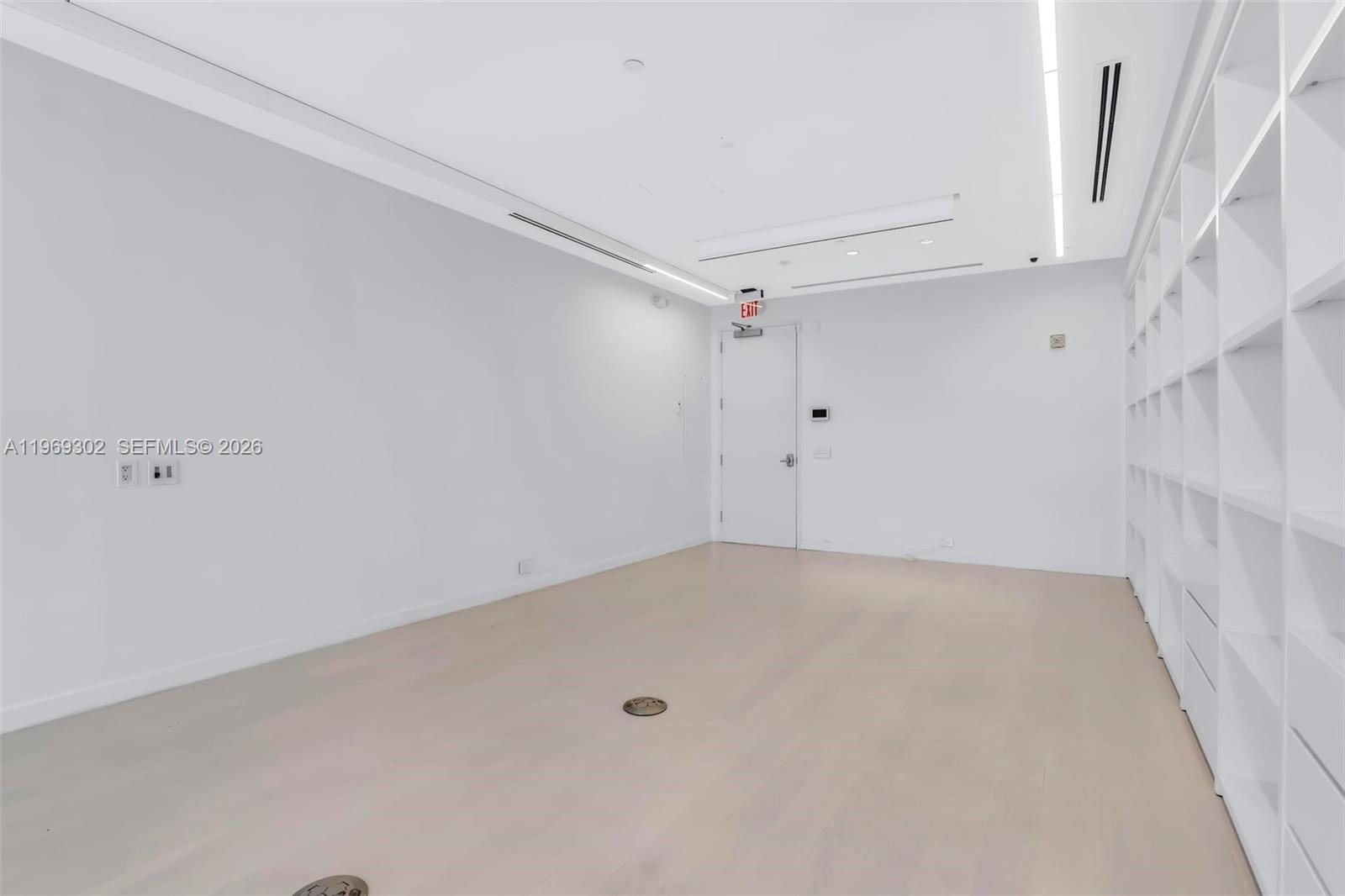 175 Sw 7th St 1715 Property Photo 8