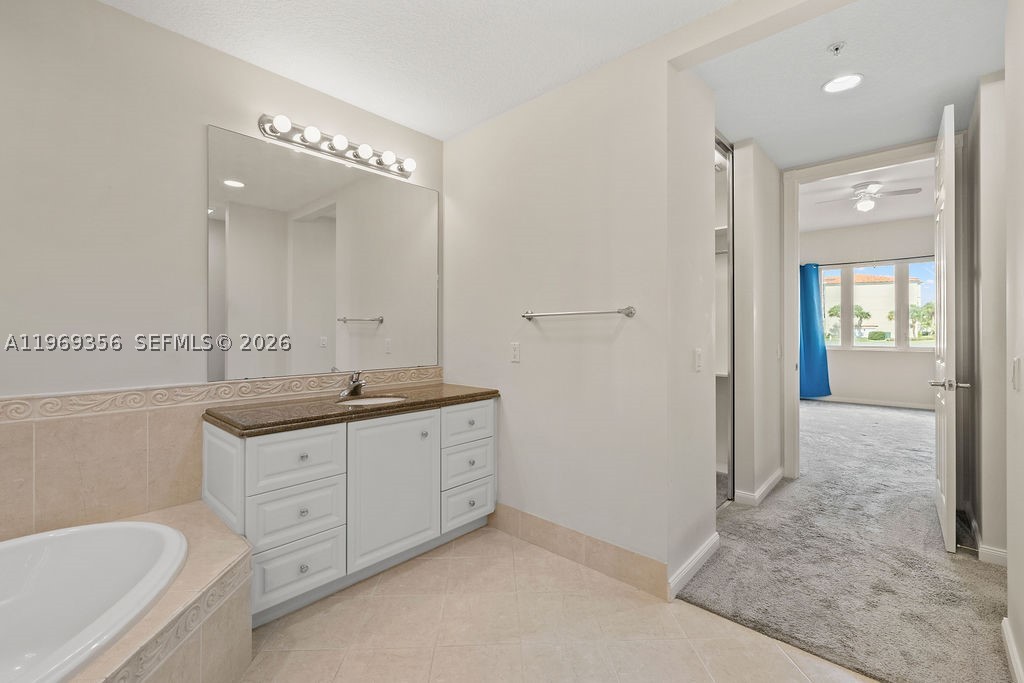 17 Harbour Isle Dr W 103 Property Photo 10