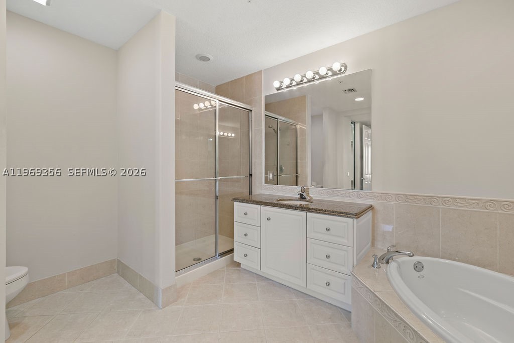 17 Harbour Isle Dr W 103 Property Photo 12