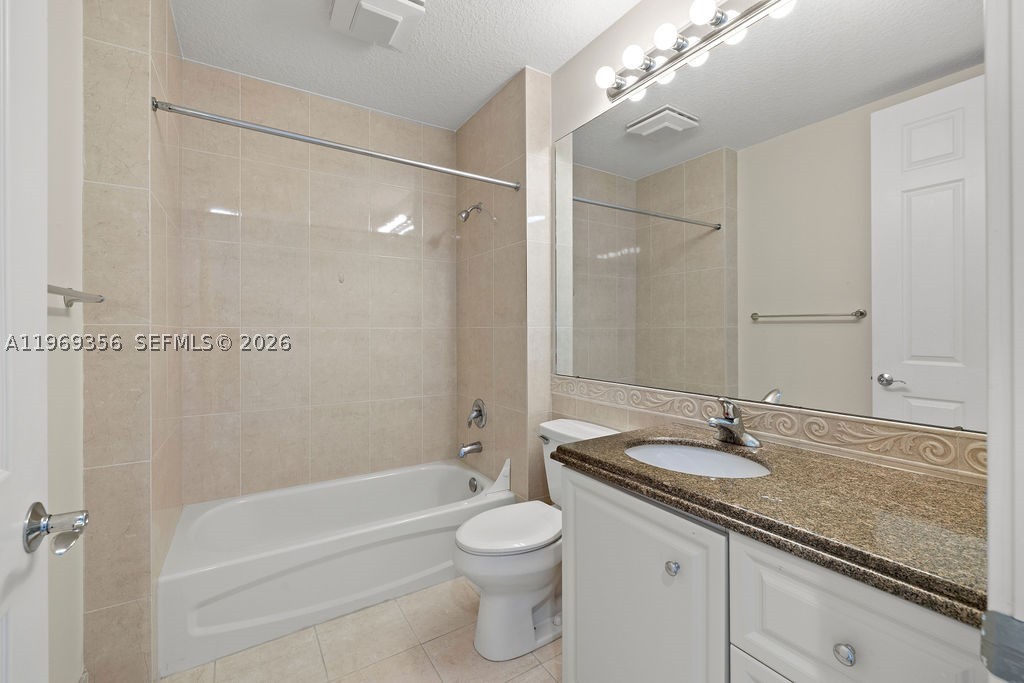 17 Harbour Isle Dr W 103 Property Photo 14