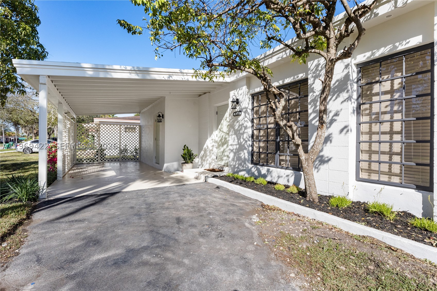 9241 Marine Dr Property Photo 1