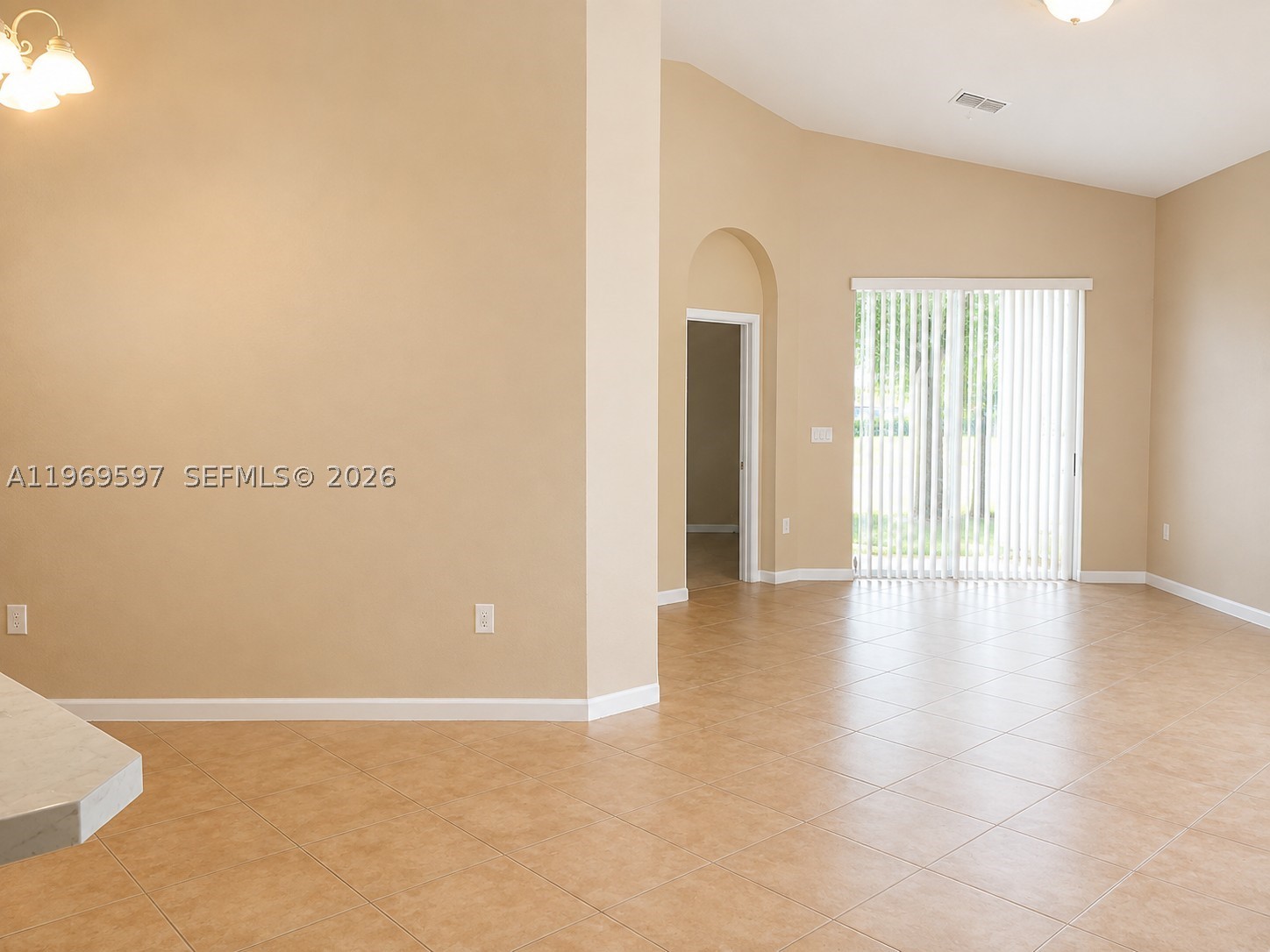 3748 Ne 9th Ct Property Photo 4