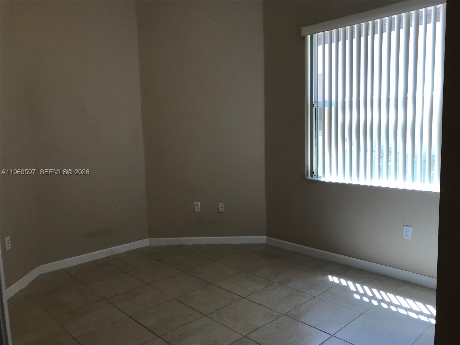 3748 Ne 9th Ct Property Photo 5