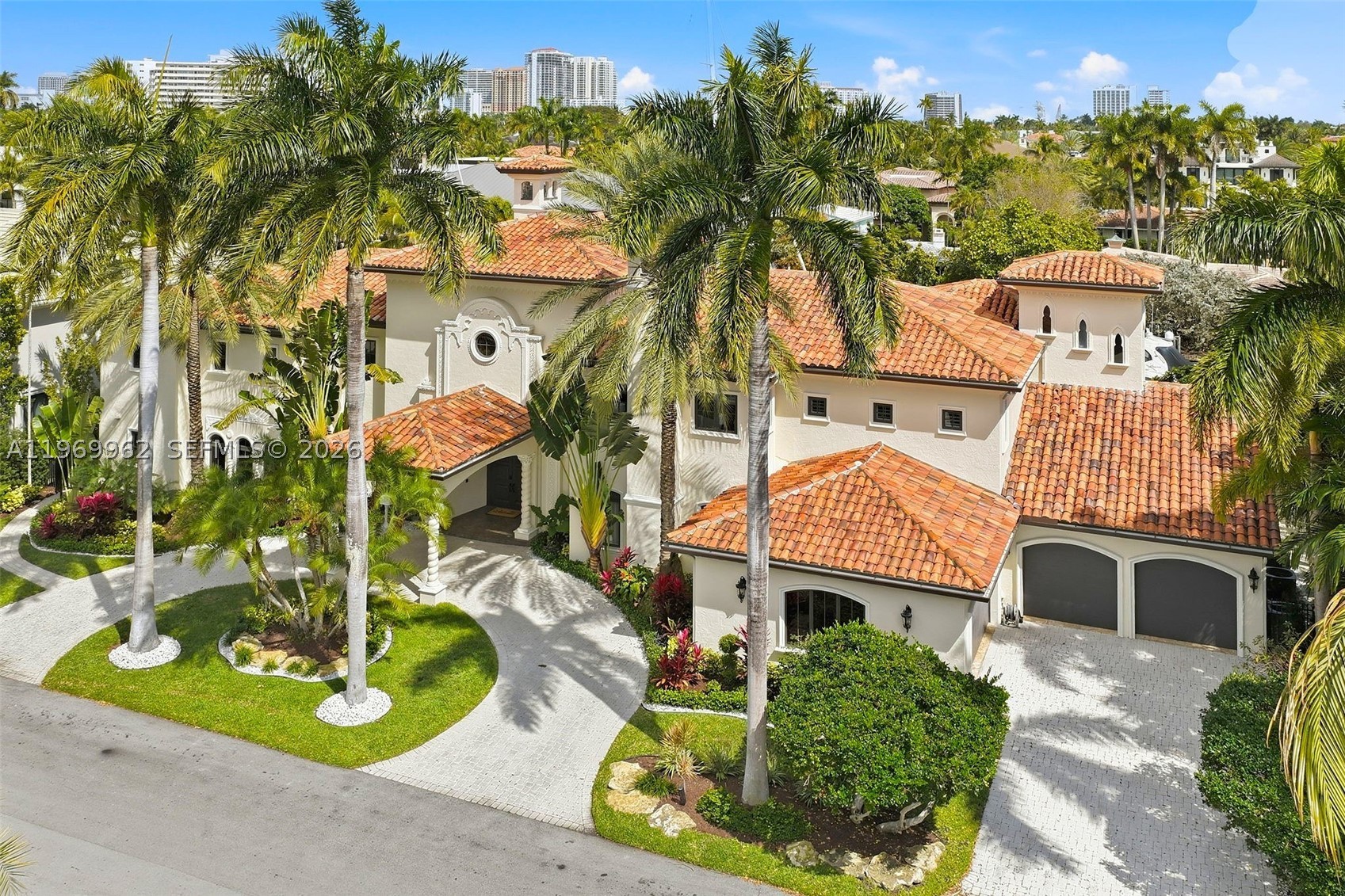 628 Coral Way Property Photo 7