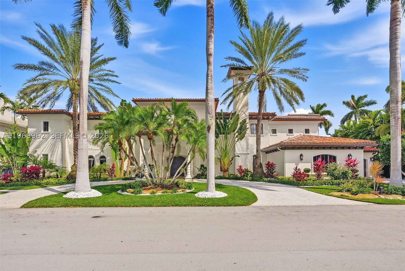 628 Coral Way Property Photo 8