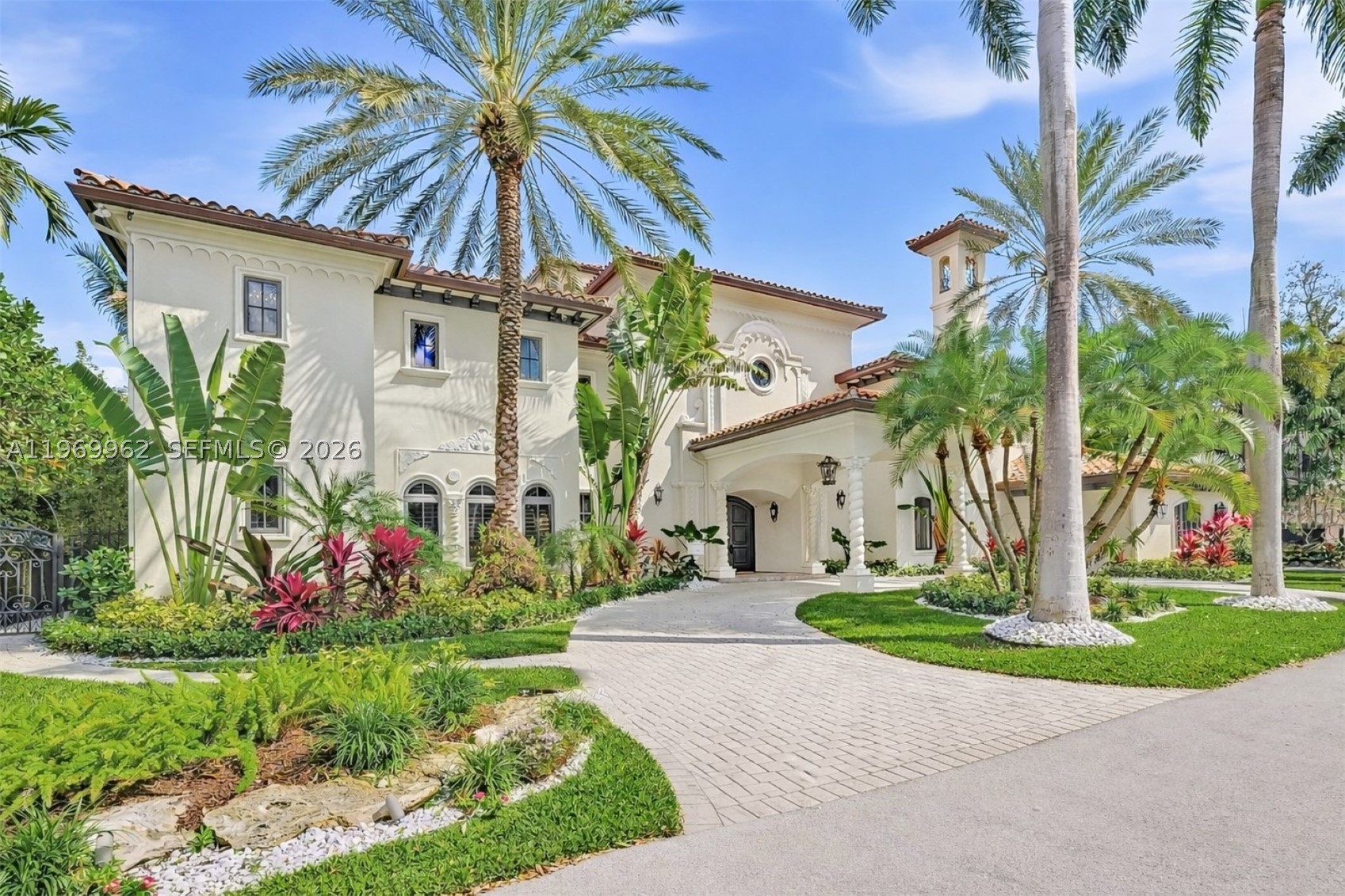 628 Coral Way Property Photo 9