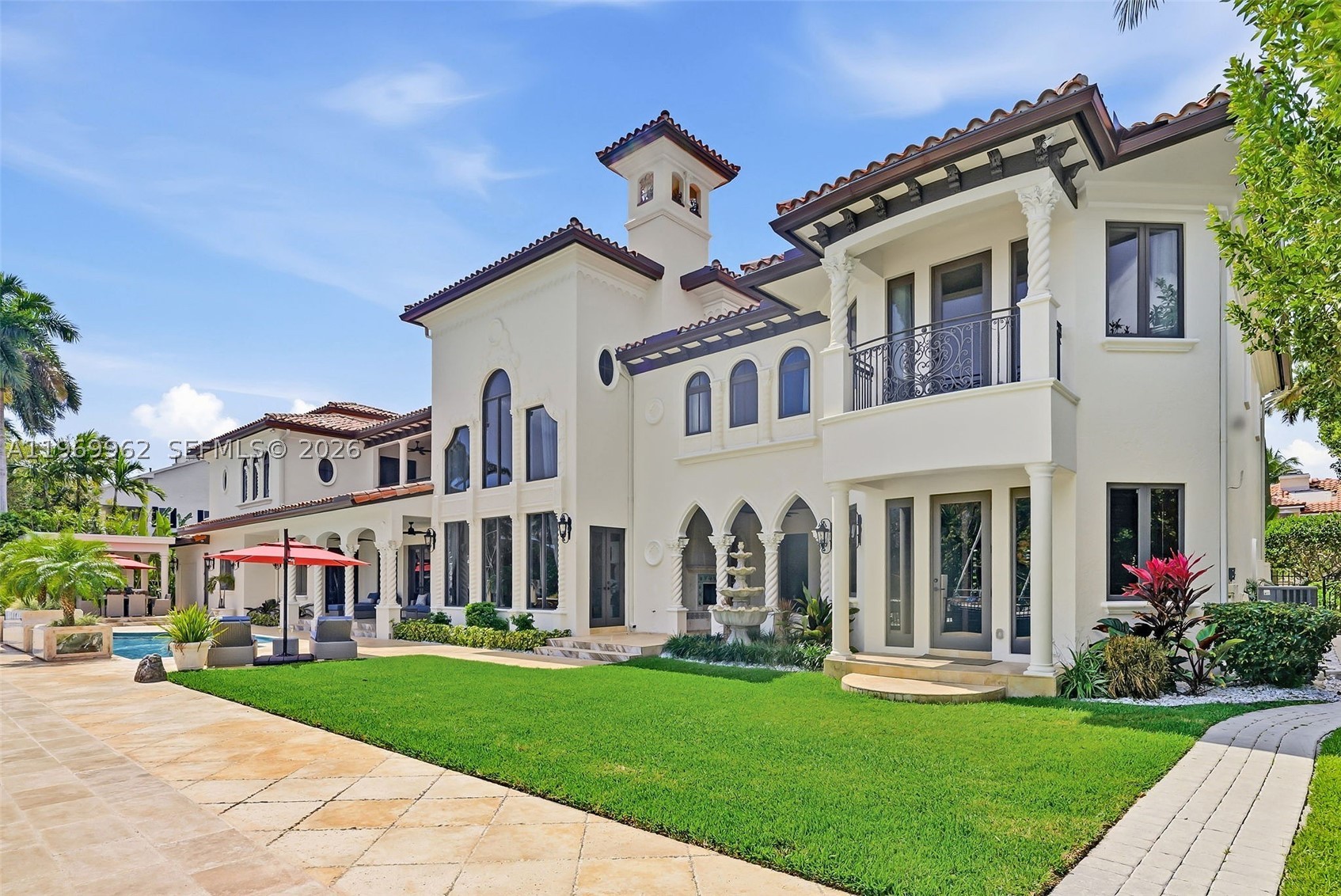 628 Coral Way Property Photo 10