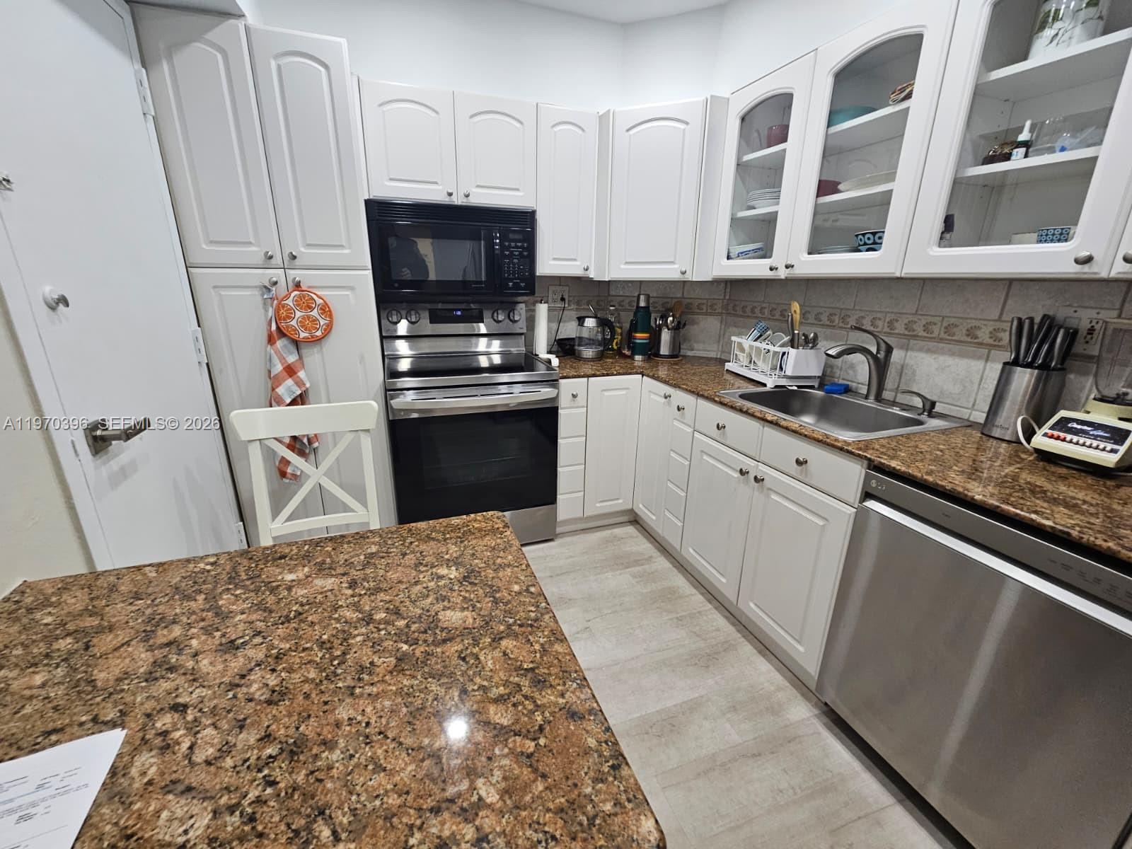 300 Bayview Dr 2101 Property Photo 3