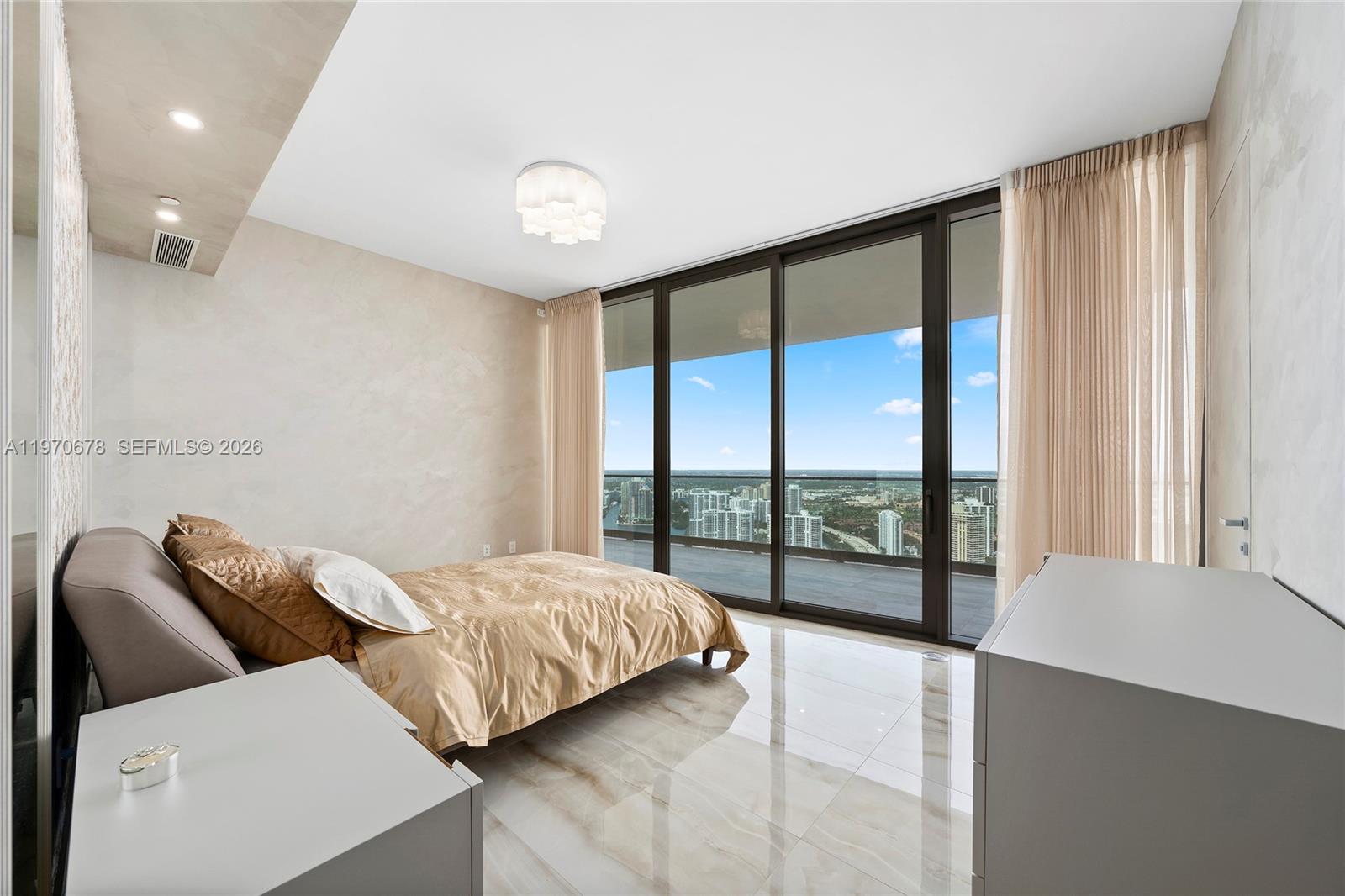 18975 Collins Ave 4505 Property Photo 18