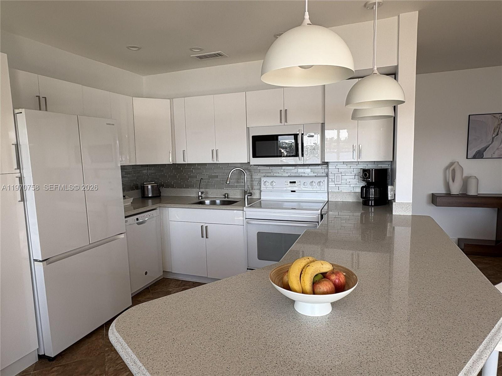 1201 S Riverside Dr 107 Property Photo 10